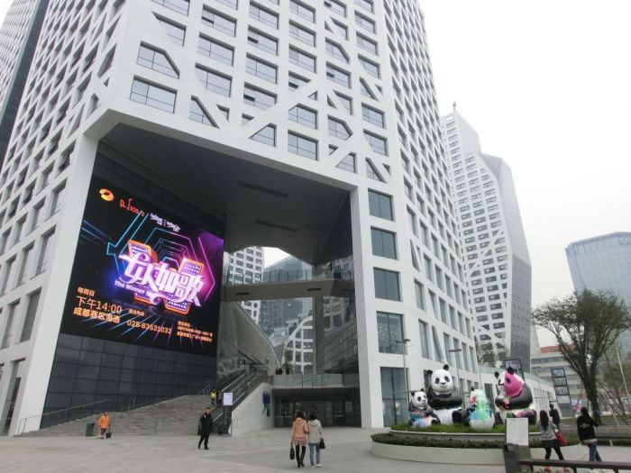 Shoppingmall mit allem drin, was auf der Welt Rang und Namen hat
