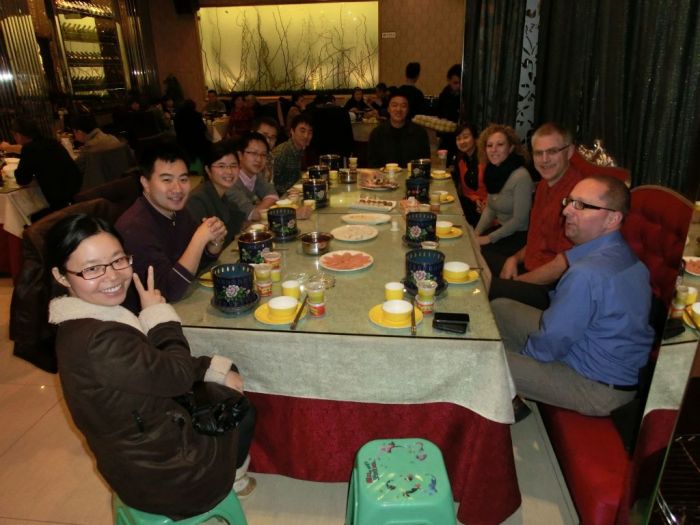 Essen aus dem Hotpot, jeder hat sein eigenes Fonduet�pfchen
