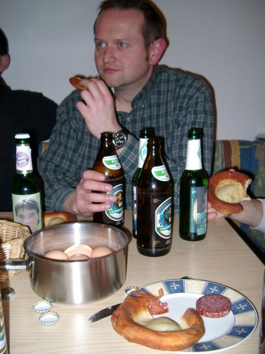 Abendessen: K?cheln, Eier und Salami
